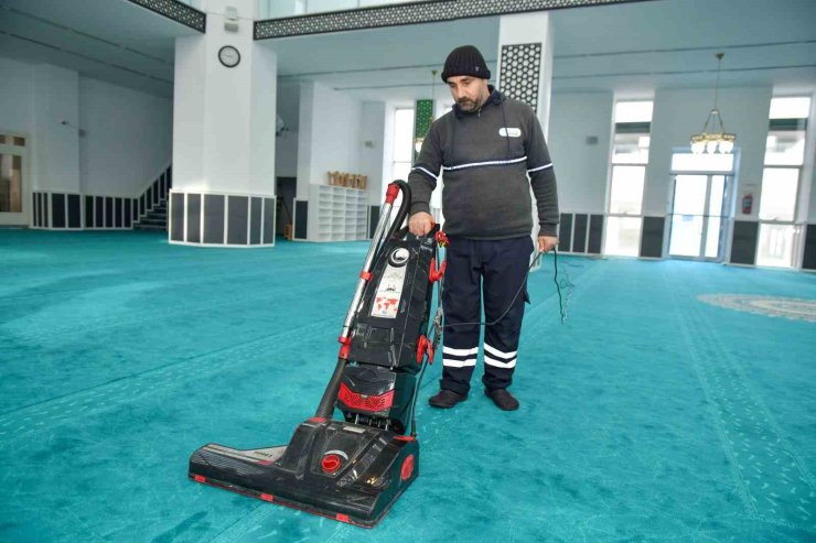 ESENYURT’TA CAMİLER İLK TERAVİH NAMAZINA HAZIRLANDI