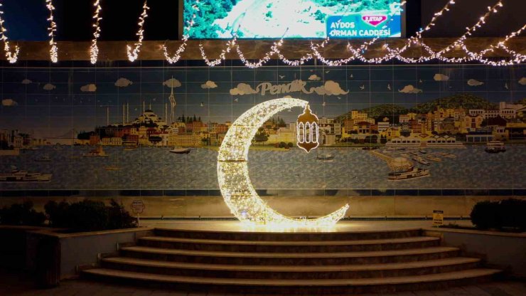 RAMAZAN AYI İÇİN PENDİK’TE IŞIKLANDIRILAN CADDELER DRON İLE GÖRÜNTÜLENDİ