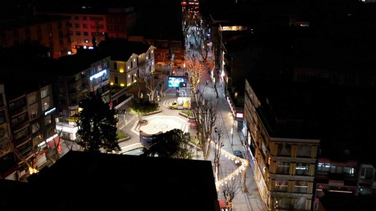 RAMAZAN AYI İÇİN PENDİK’TE IŞIKLANDIRILAN CADDELER DRON İLE GÖRÜNTÜLENDİ
