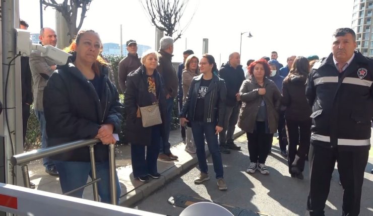 TUZLA’DA SİTE SAKİNLERİNDEN YÜZDE 70’LİK AİDAT ZAMMINA TEPKİ