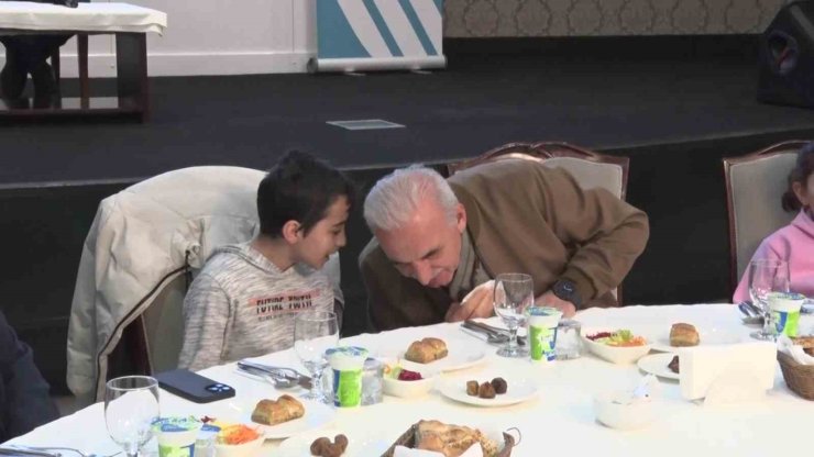 ÜMRANİYE’DE İLK İFTAR ÇOCUKLARLA BİRLİKTE YAPILDI