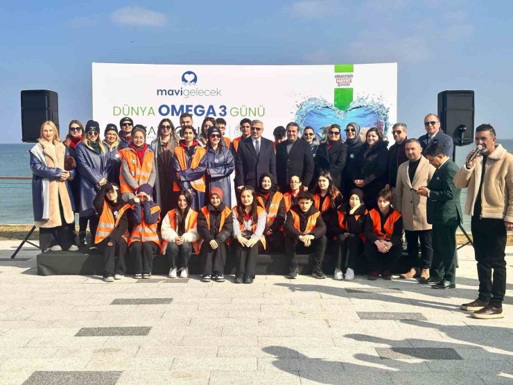 KARABURUN SAHİLİNE ‘MAVİ GELECEK’ PROJESİ DOKUNDU, 107 KİLOGRAM ATIK TOPLANDI