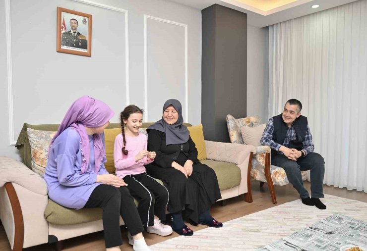 ESENYURT BELEDİYE BAŞKAN VEKİLİ İLK İFTARINI ŞEHİT AİLESİNİN EVİNDE YAPTI