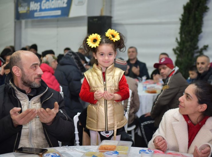 ESENYURT BELEDİYESİ, BİNLERCE VATANDAŞI İFTAR SOFRALARINDA BİR ARAYA GETİRDİ