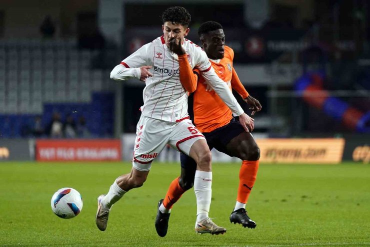 TRENDYOL SÜPER LİG: BAŞAKŞEHİR: 1 - SİVASSPOR: 0 (İLK YARI)