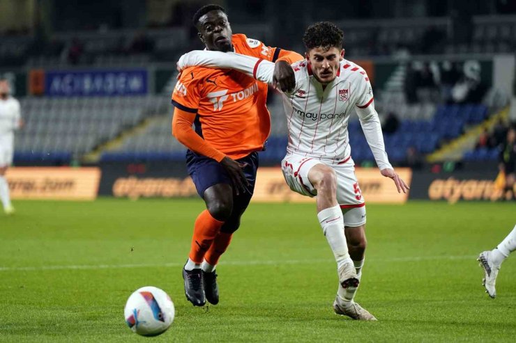 TRENDYOL SÜPER LİG: BAŞAKŞEHİR: 1 - SİVASSPOR: 0 (İLK YARI)