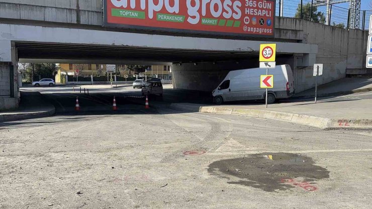 BAKIRKÖY’DE BİR HAFTA ÖNCE ÇÖKEN VE YAPILMAYAN YOL VATANDAŞI İSYAN ETTİRDİ