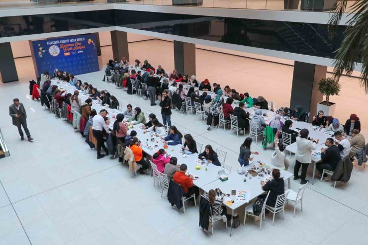 ENGELLİ ÖĞRENCİLER RAMAZAN’A ÖZEL YAPTIKLARI TESBİHLERİ VATANDAŞLARA HEDİYE ETTİ