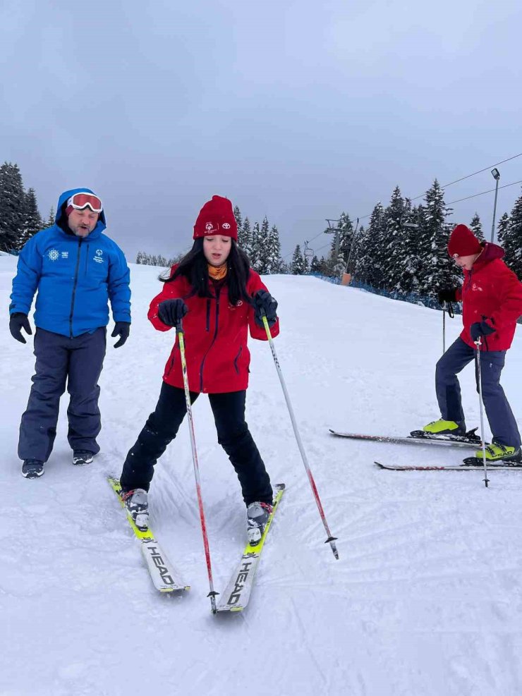 ÖZEL OLİMPİYATLAR TÜRKİYE, 2025 DÜNYA KIŞ OYUNLARI ÖNCESİ HAZIRLIK KAMPINI TAMAMLADI