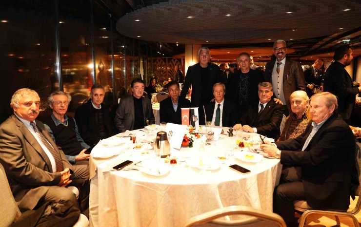 BEŞİKTAŞ CAMİASI İFTARDA BİR ARAYA GELDİ