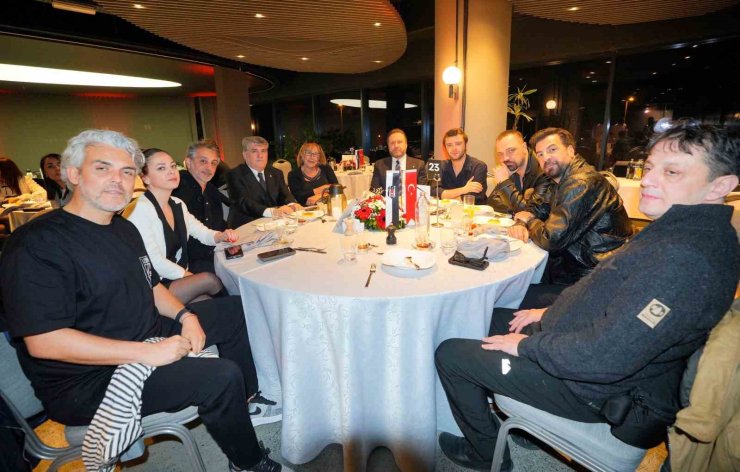 BEŞİKTAŞ CAMİASI İFTARDA BİR ARAYA GELDİ