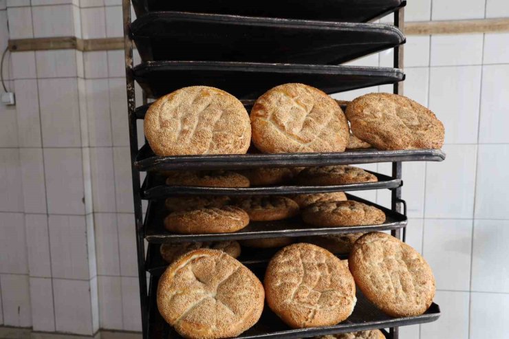 "AÇ KARNINA SICAK PİDE YEMEK, KAN ŞEKERİNİ HIZLI YÜKSELTİR"