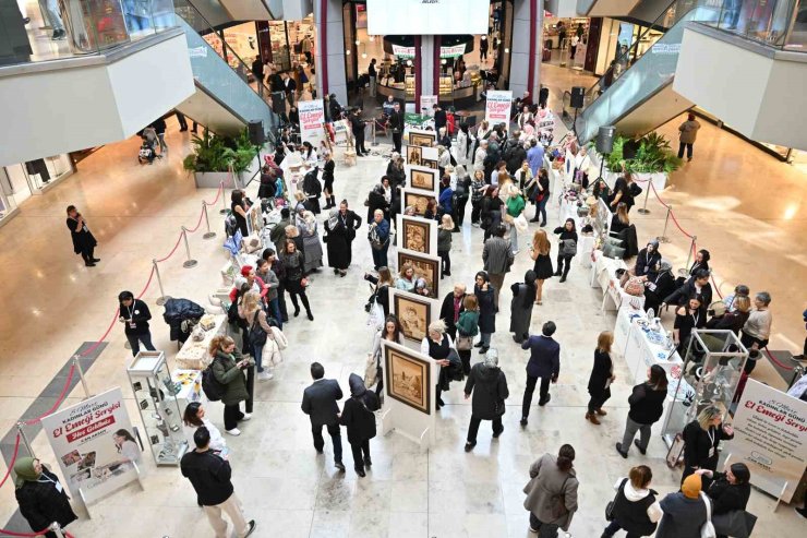 ESENYURTLU KADINLARIN ÜRETTİĞİ ÜRÜNLER SERGİLENDİ