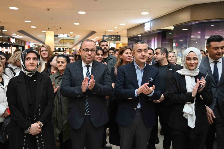 ESENYURTLU KADINLARIN ÜRETTİĞİ ÜRÜNLER SERGİLENDİ