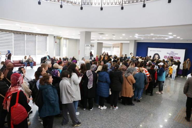 KÜÇÜKÇEKMECELİ KADINLAR 8 MART’I KUTLADI