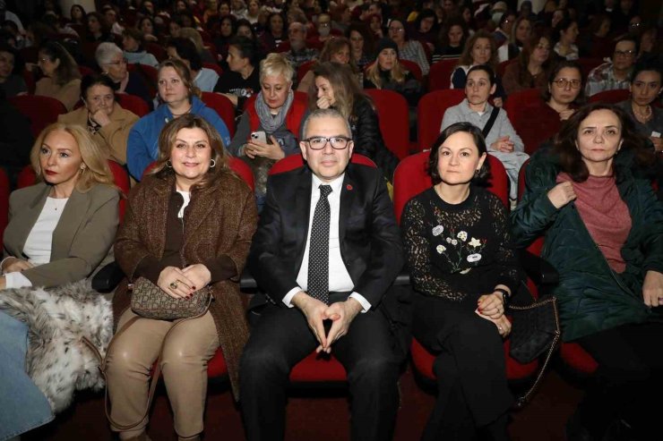 EYÜPSULTAN BELEDİYESİ’NİN 8 MART’A ÖZEL DÜZENLEDİĞİ ETKİNLİKTE SUMRU YAVRUCUK SAHNE ALDI