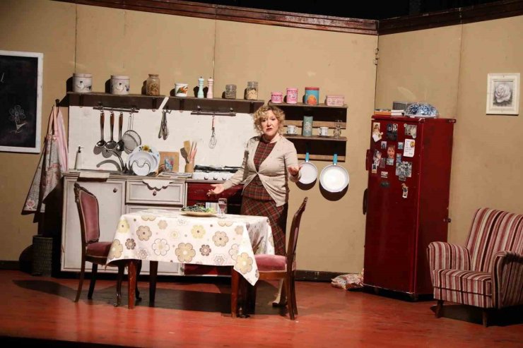 EYÜPSULTAN BELEDİYESİ’NİN 8 MART’A ÖZEL DÜZENLEDİĞİ ETKİNLİKTE SUMRU YAVRUCUK SAHNE ALDI