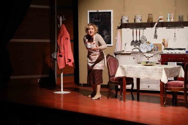 EYÜPSULTAN BELEDİYESİ’NİN 8 MART’A ÖZEL DÜZENLEDİĞİ ETKİNLİKTE SUMRU YAVRUCUK SAHNE ALDI