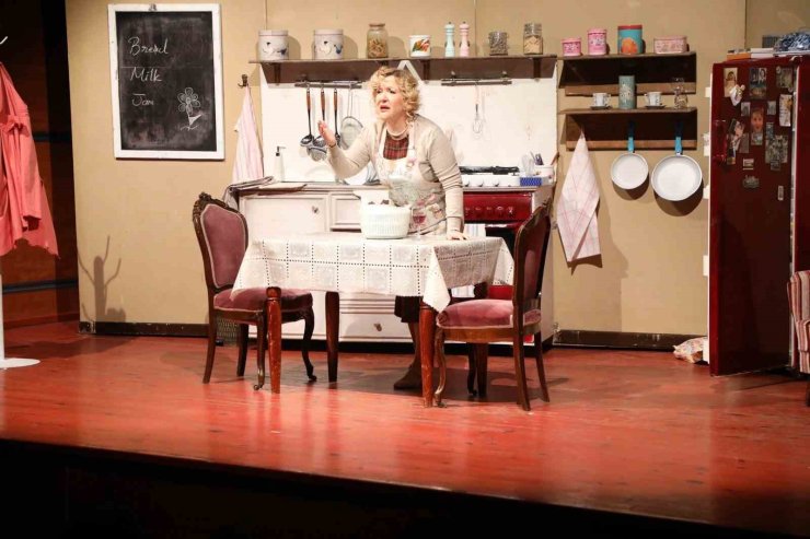 EYÜPSULTAN BELEDİYESİ’NİN 8 MART’A ÖZEL DÜZENLEDİĞİ ETKİNLİKTE SUMRU YAVRUCUK SAHNE ALDI