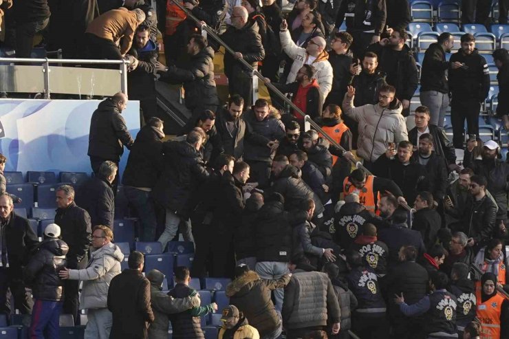 EYÜPSPOR - KONYASPOR MAÇININ ARDINDAN KAVGA ÇIKTI