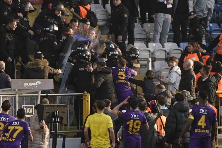 EYÜPSPOR - KONYASPOR MAÇININ ARDINDAN KAVGA ÇIKTI