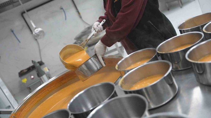 SULTANBEYLİ BELEDİYESİ EVLERE İFTAR VE SAHUR YARDIMINI SÜRDÜRÜYOR