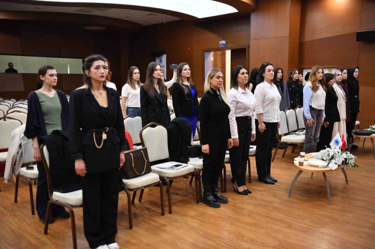 DENİZCİ TÜRK KADINLARIN İLK DERNEĞİ KURULDU