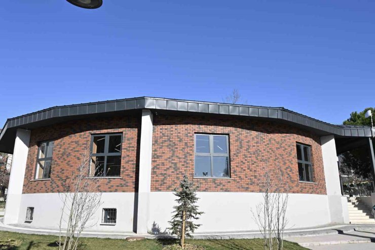 ESENYURT YENİ HİZMET BİNALARINA KAVUŞUYOR