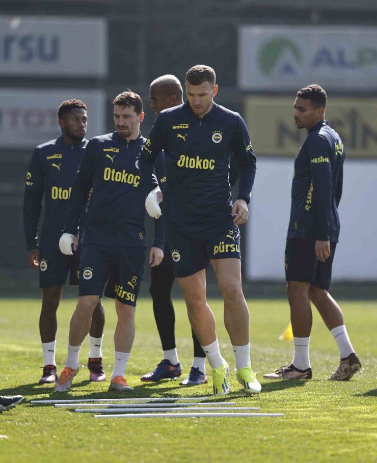 FENERBAHÇE, RANGERS MAÇININ HAZIRLIKLARINI SÜRDÜRDÜ