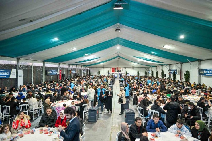 İSTANBUL VALİSİ DAVUT GÜL, ESENYURTLULARLA İFTAR SOFRASINDA BİR ARAYA GELDİ