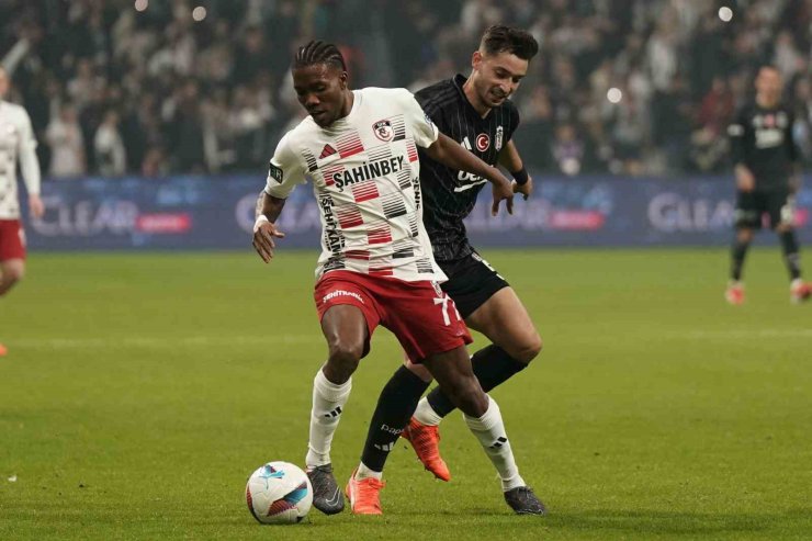 TRENDYOL SÜPER LİG: BEŞİKTAŞ: 1 - GAZİANTEP FK: 0 (İLK YARI)