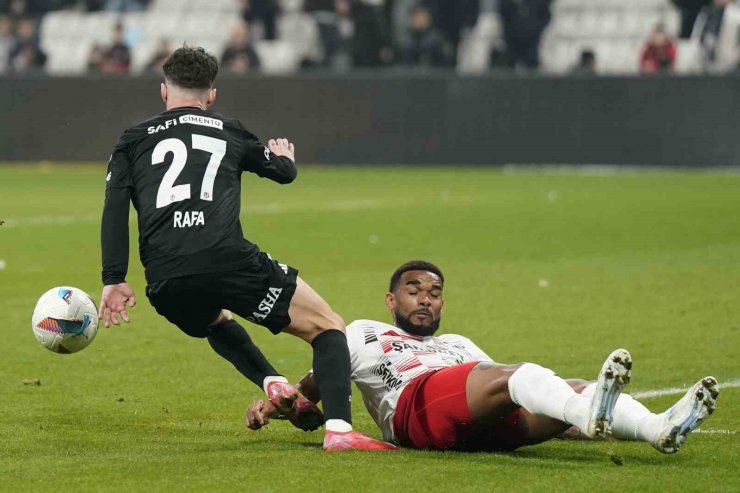 TRENDYOL SÜPER LİG: BEŞİKTAŞ: 1 - GAZİANTEP FK: 0 (İLK YARI)