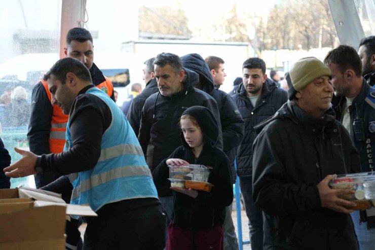 BAHÇELİEVLER’DE EN SICAK YARDIM