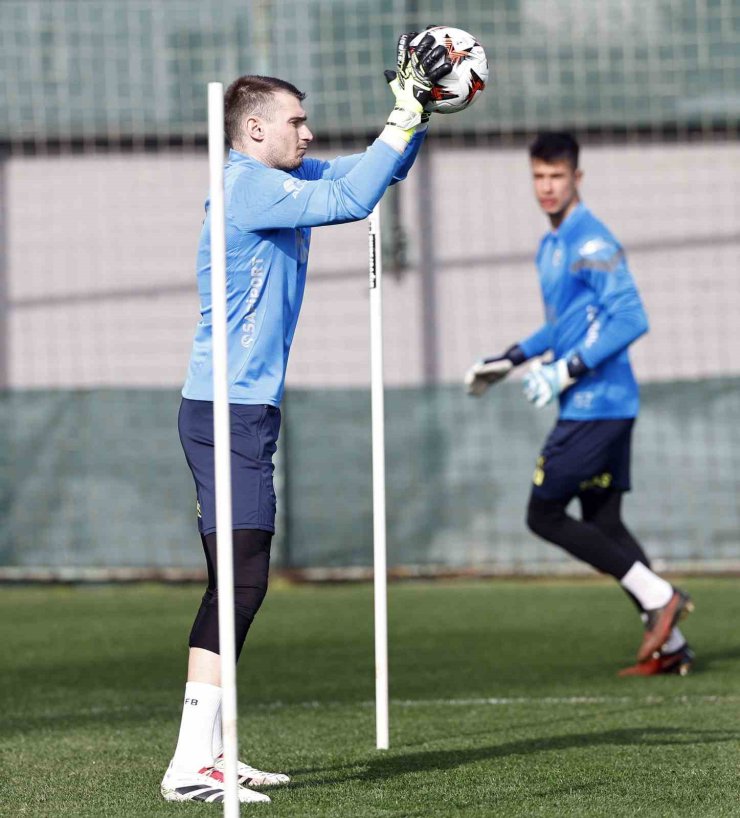 FENERBAHÇE, RANGERS MAÇI HAZIRLIKLARINI SÜRDÜRDÜ