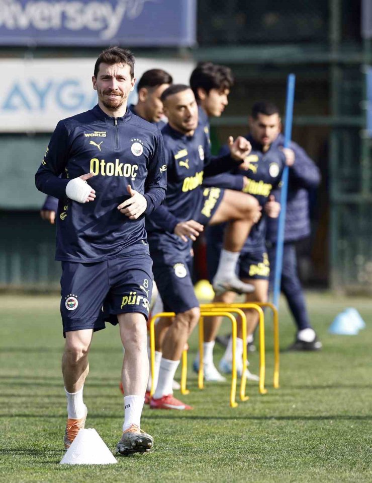 FENERBAHÇE, RANGERS MAÇI HAZIRLIKLARINI SÜRDÜRDÜ