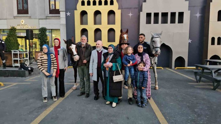 AT ÜSTÜNDE HACCA GİDEN ENDÜLÜSLÜ MÜSLÜMANLAR İFTARLARINI İSTANBUL’DA AÇTI