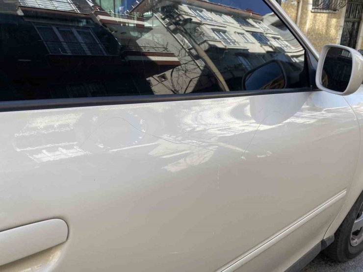 KÜÇÜKÇEKMECE’DE BİR KADIN DÜKKAN ÖNÜNE PARK ETTİĞİ ARACINI GÖRÜNCE BÜYÜK ŞOK YAŞADI