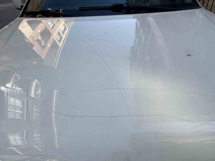 KÜÇÜKÇEKMECE’DE BİR KADIN DÜKKAN ÖNÜNE PARK ETTİĞİ ARACINI GÖRÜNCE BÜYÜK ŞOK YAŞADI