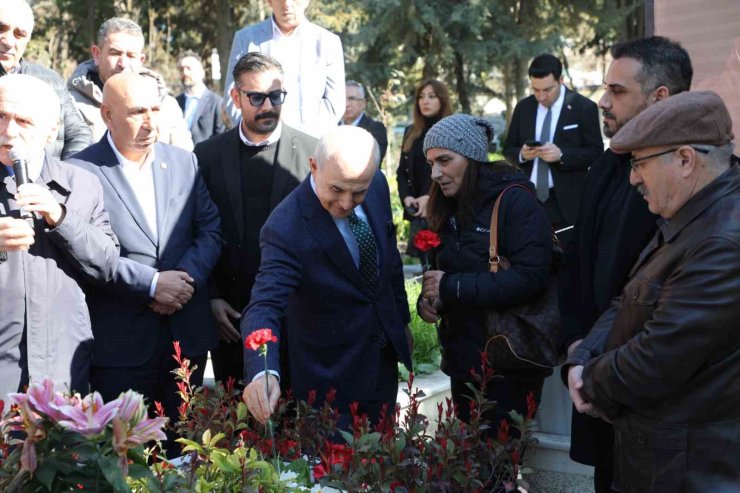 EMRE SALTIK, VEFATININ 8. YILDÖNÜMÜNDE KABRİ BAŞINDA ANILDI