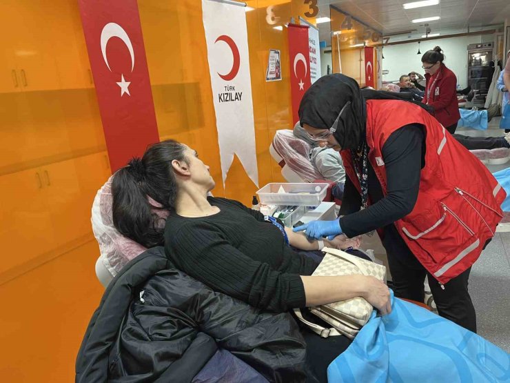 TÜRK KIZILAY, RAMAZAN AYI BOYUNCA İFTARDAN SONRA DA KAN BAĞIŞI KABUL EDİYOR