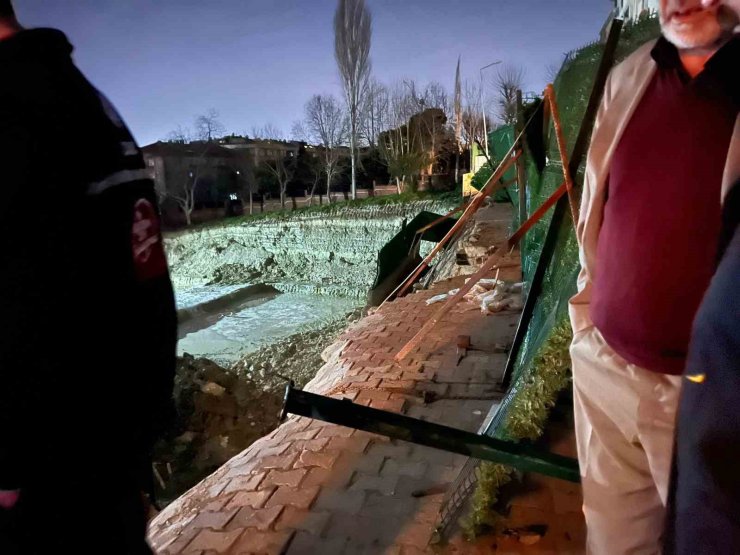 BAHÇELİEVLER’DE İNŞAAT SIRASINDA YOLDA KISMİ ÇÖKME YAŞANDI