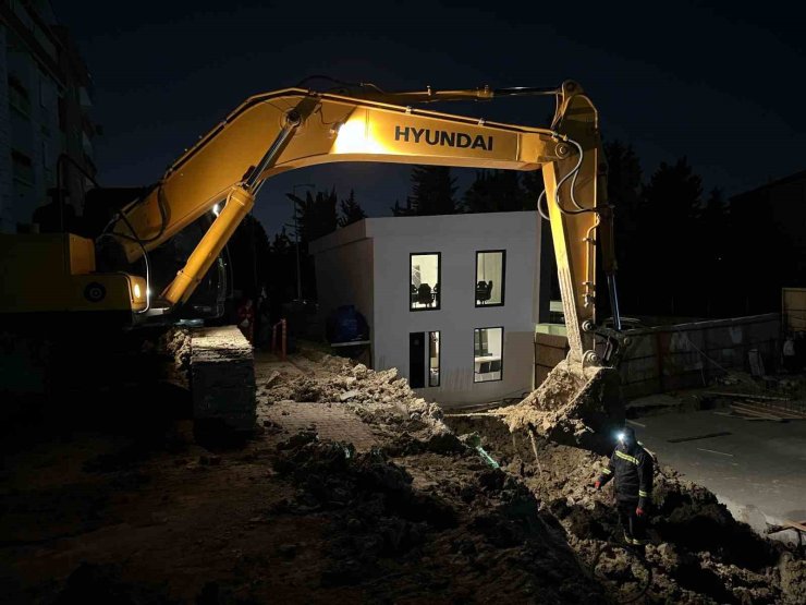 BAHÇELİEVLER’DE İNŞAAT SIRASINDA YOLDA KISMİ ÇÖKME YAŞANDI