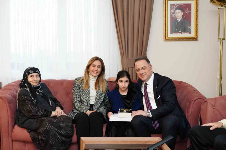 BEYLİKDÜZÜ BELEDİYE BAŞKANI MEHMET MURAT ÇALIK VATANDAŞLARLA BİR ARAYA GELDİ