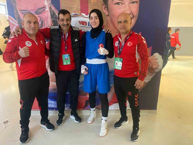 KADINLAR DÜNYA BOKS ŞAMPİYONASI’NDA 5 MİLLİ SPORCU TUR ATLADI