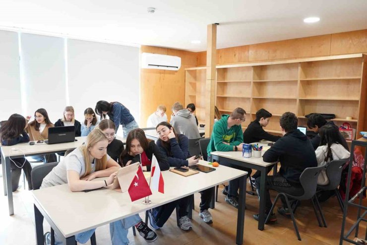 POLONYALI ÖĞRENCİLER TÜRK KÜLTÜRÜNÜ BEYLİKDÜZÜ’NDE KEŞFETTİ