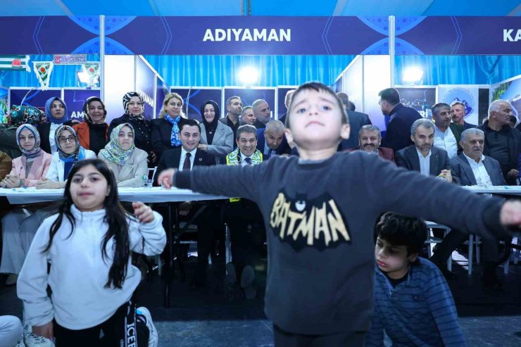 ESENLER’DE 81 İLİN KÜLTÜREL ZENGİNLİKLERİ VATANDAŞLARLA BULUŞUYOR