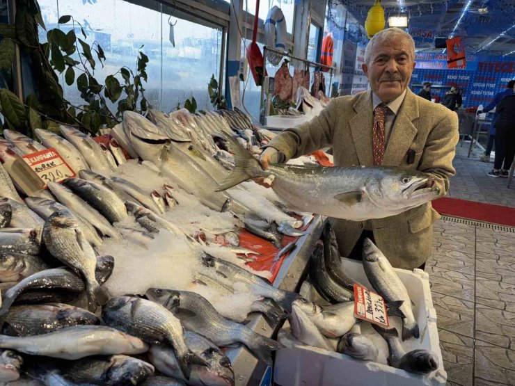 BALIK TEZGAHLARINDA RAMAZAN BEREKETİ YAŞANIYOR