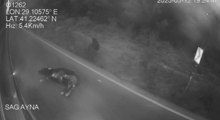 SARIYER’DE İETT OTOBÜSÜ İLE HAFİF TİCARİ ARACIN ÇARPIŞTIĞI KAZA GÜVENLİK KAMERASINDA