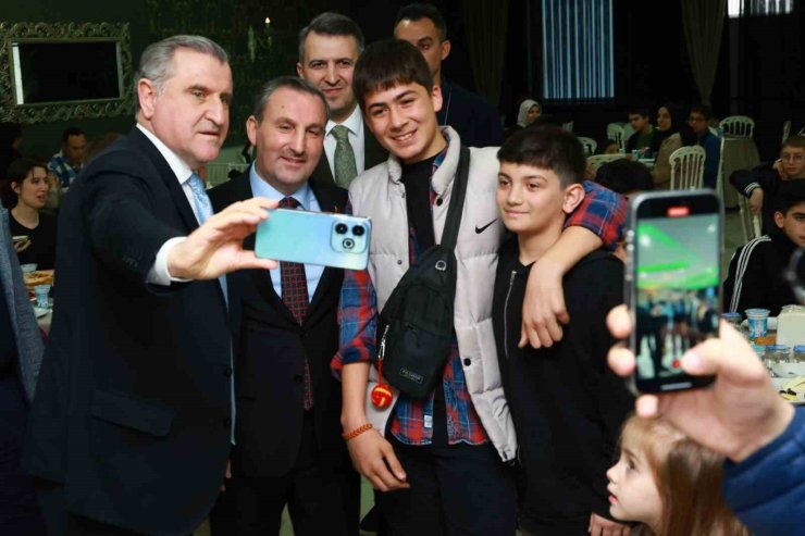 GENÇLİK VE SPOR BAKANI AŞKIN BAK: "GENÇLERİN EMRİNDEYİZ"