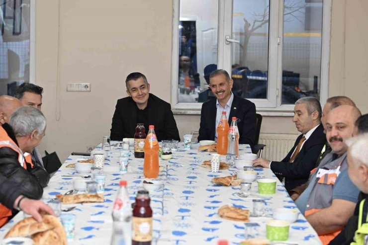 ESENYURT’TA BELEDİYE ÇALIŞANLARI İFTARDA BULUŞTU